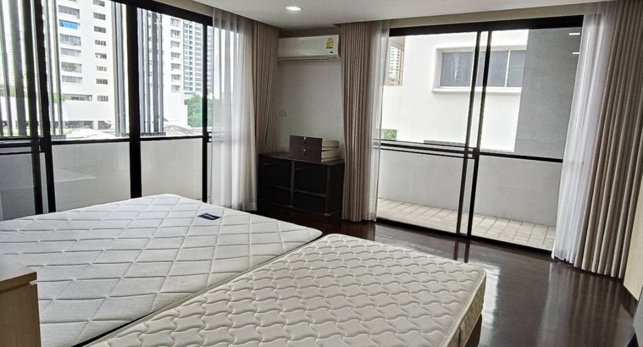For rent 2 bedrooms apartment in Watthana, Bangkok