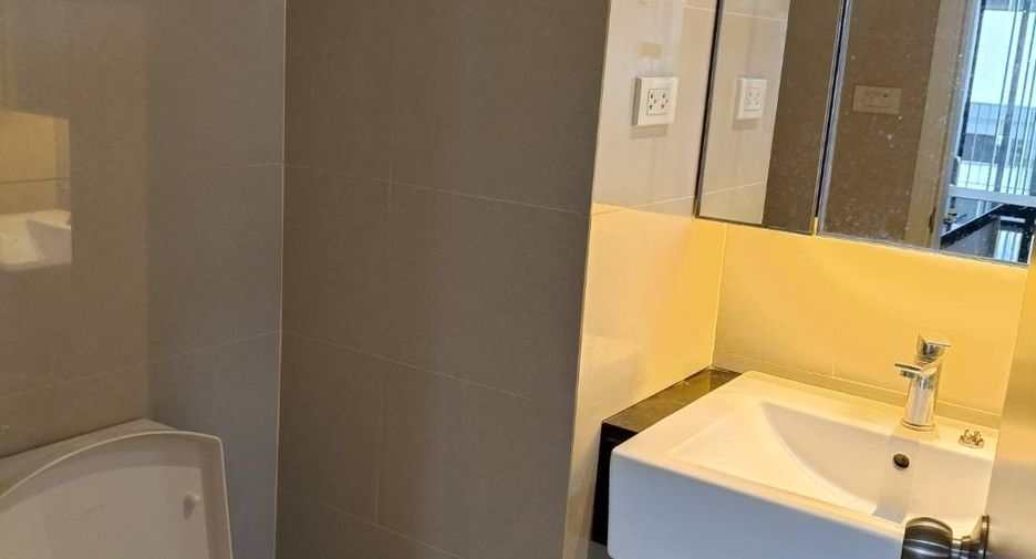 For rent 2 bedrooms apartment in Watthana, Bangkok