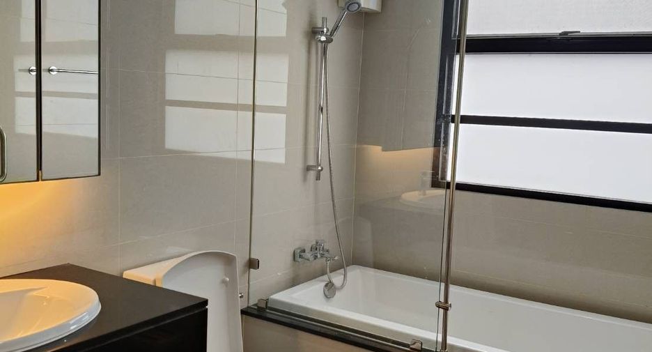 For rent 2 bedrooms apartment in Watthana, Bangkok