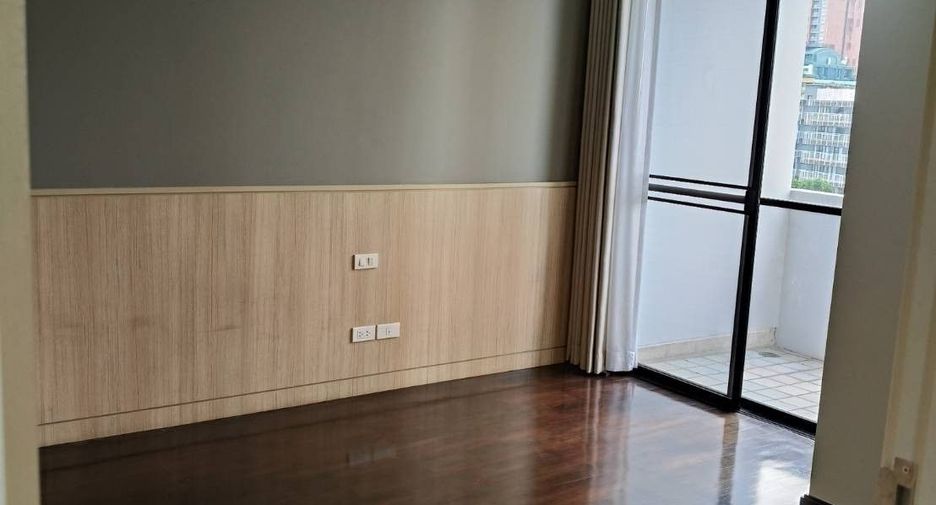 For rent 2 bedrooms apartment in Watthana, Bangkok