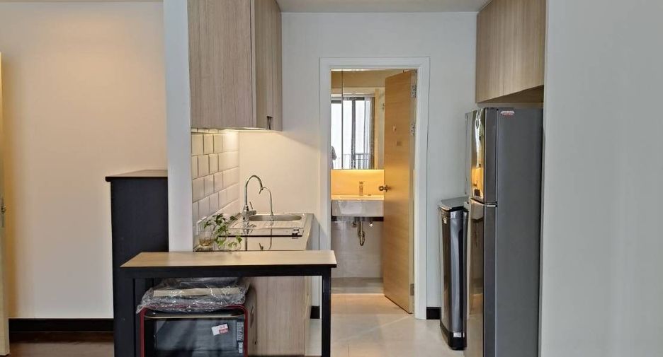 For rent 2 bedrooms apartment in Watthana, Bangkok