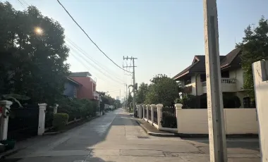 Haus zum Kauf mit 4 Zimmer in Huai Khwang, Bangkok