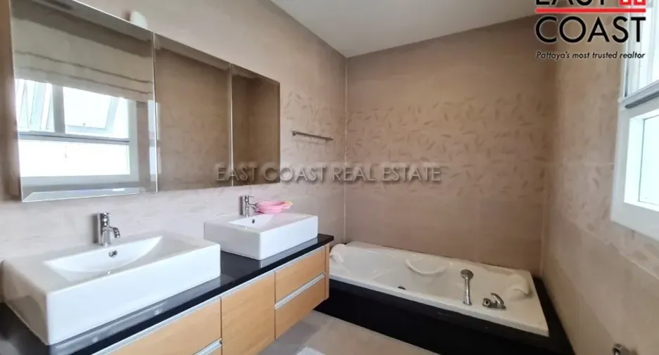 For rent and for sale 4 bedrooms house in Bang Lamung, Chonburi
