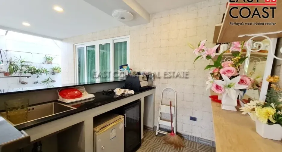 For rent and for sale 4 bedrooms house in Bang Lamung, Chonburi