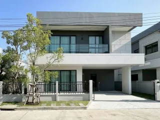 Casa en alquiler de 4 habitaciones en Bang Phli, Samut Prakan