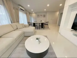 Casa en alquiler de 4 habitaciones en Bang Phli, Samut Prakan