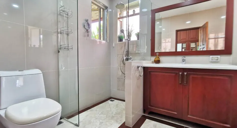 For rent 4 bedrooms villa in Pran Buri, Prachuap Khiri Khan