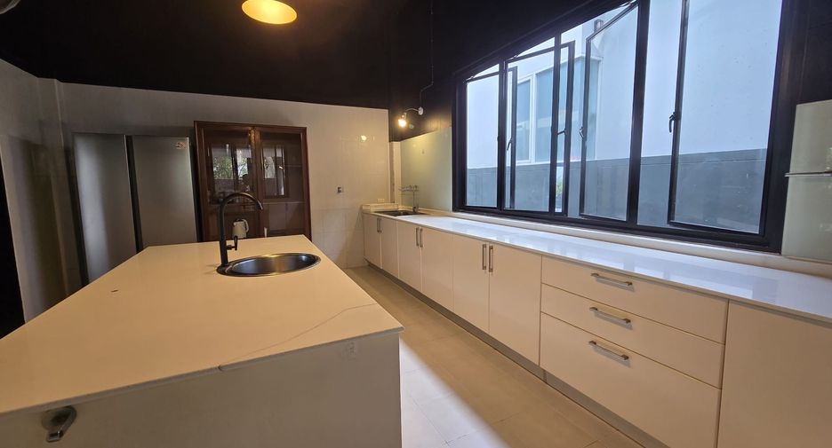 Villa en alquiler de 5 habitaciones en Mueang Phuket, Phuket
