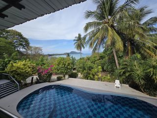 Villa en alquiler de 5 habitaciones en Mueang Phuket, Phuket