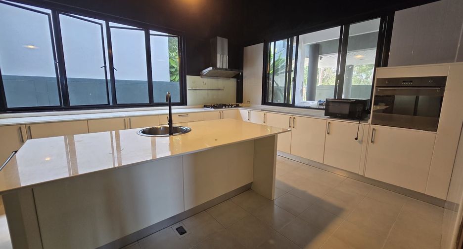 Villa en alquiler de 5 habitaciones en Mueang Phuket, Phuket