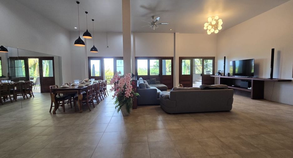 Villa en alquiler de 5 habitaciones en Mueang Phuket, Phuket