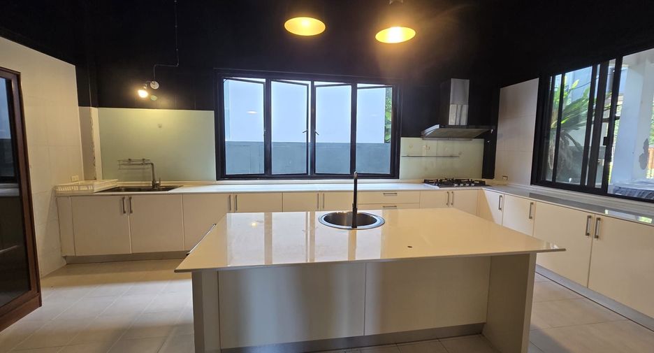 Villa en alquiler de 5 habitaciones en Mueang Phuket, Phuket