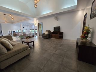 Villa en alquiler de 5 habitaciones en Mueang Phuket, Phuket