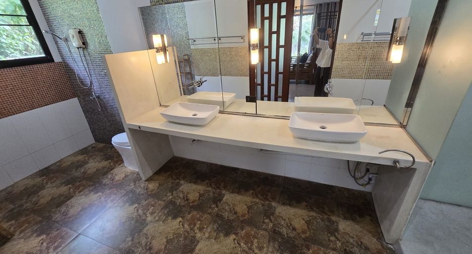 Villa en alquiler de 5 habitaciones en Mueang Phuket, Phuket