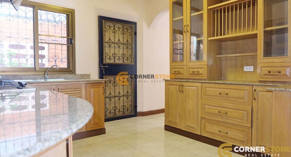 For rent 3 bedrooms house in North Pattaya, Pattaya