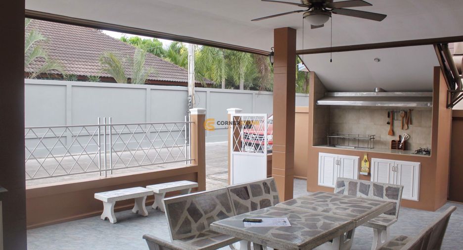 Casa en alquiler de 4 habitaciones en Bang Lamung, Chonburi