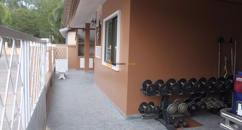 Casa en alquiler de 4 habitaciones en Bang Lamung, Chonburi