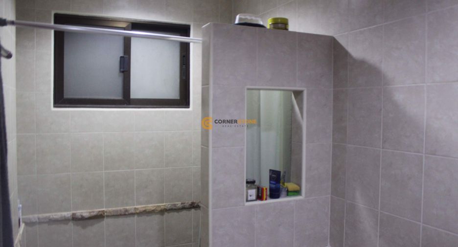 Casa en alquiler de 4 habitaciones en Bang Lamung, Chonburi