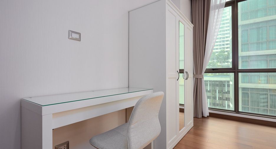 For sale 2 bedrooms condo in Watthana, Bangkok