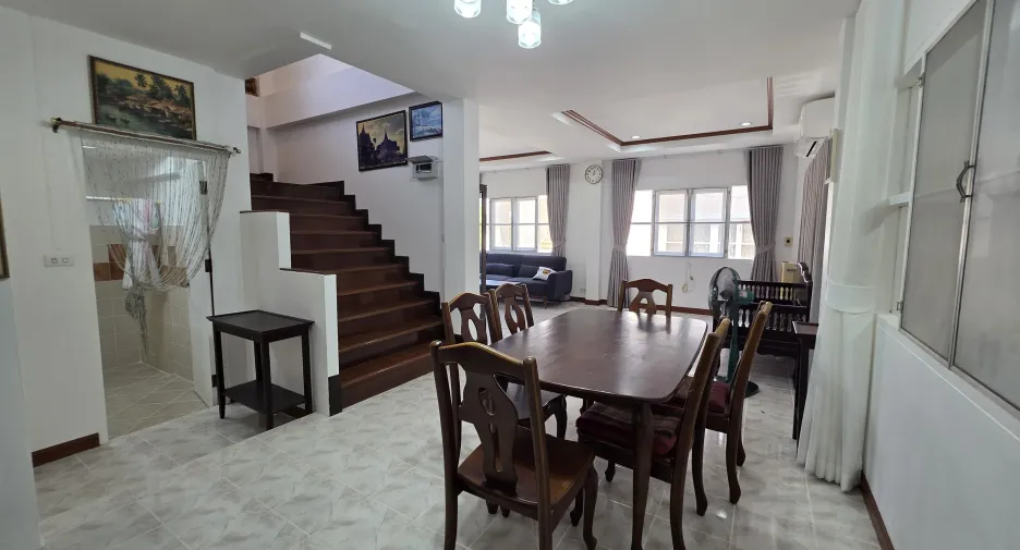 À louer 3 chambres maison à Ban Chang, Rayong