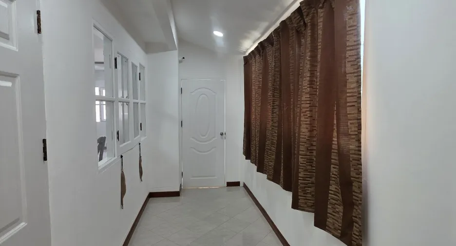 À louer 3 chambres maison à Ban Chang, Rayong