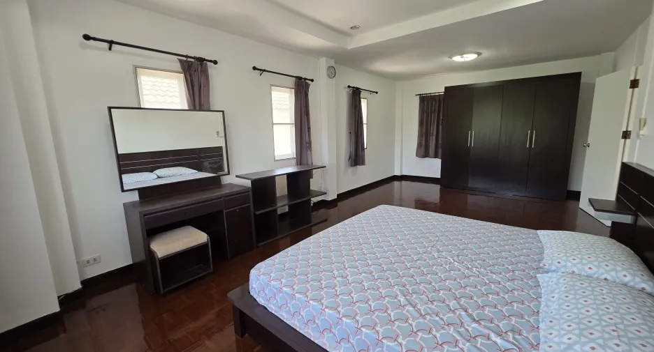 À louer 3 chambres maison à Ban Chang, Rayong