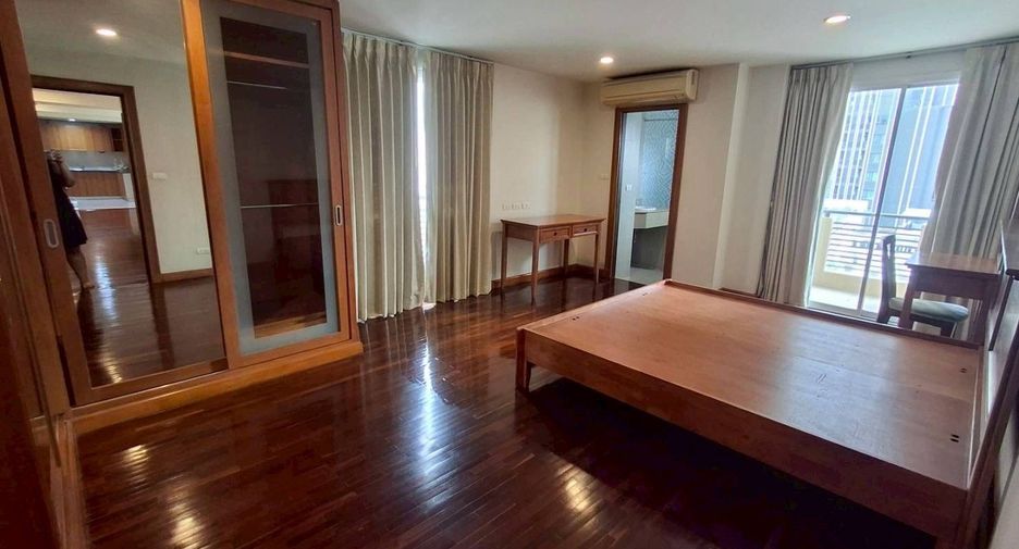 For rent 3 bedrooms apartment in Pathum Wan, Bangkok