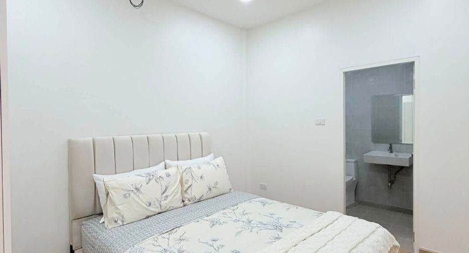 For sale 2 bedrooms townhouse in East Pattaya, Pattaya
