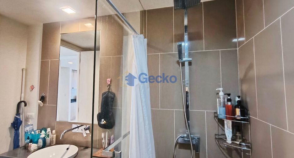 For rent 2 bedrooms condo in North Pattaya, Pattaya