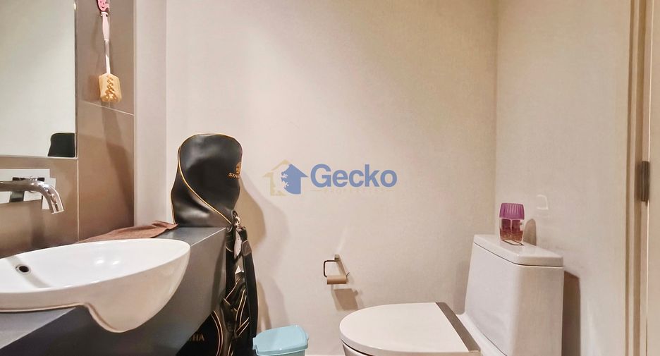 For rent 2 bedrooms condo in North Pattaya, Pattaya