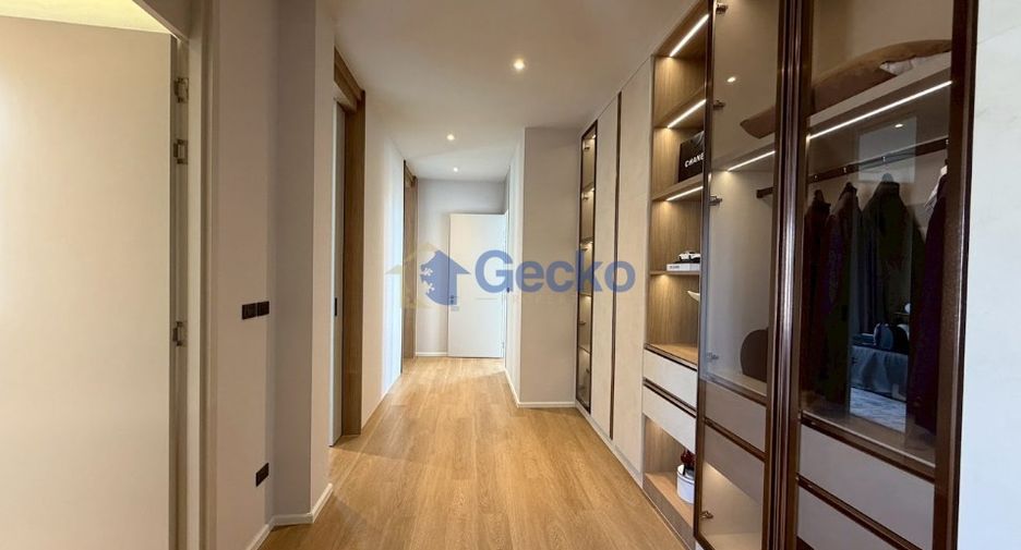 For rent 4 bedrooms house in East Pattaya, Pattaya