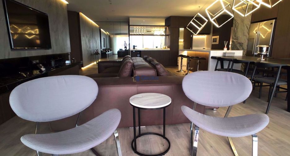 For rent 3 bedrooms condo 