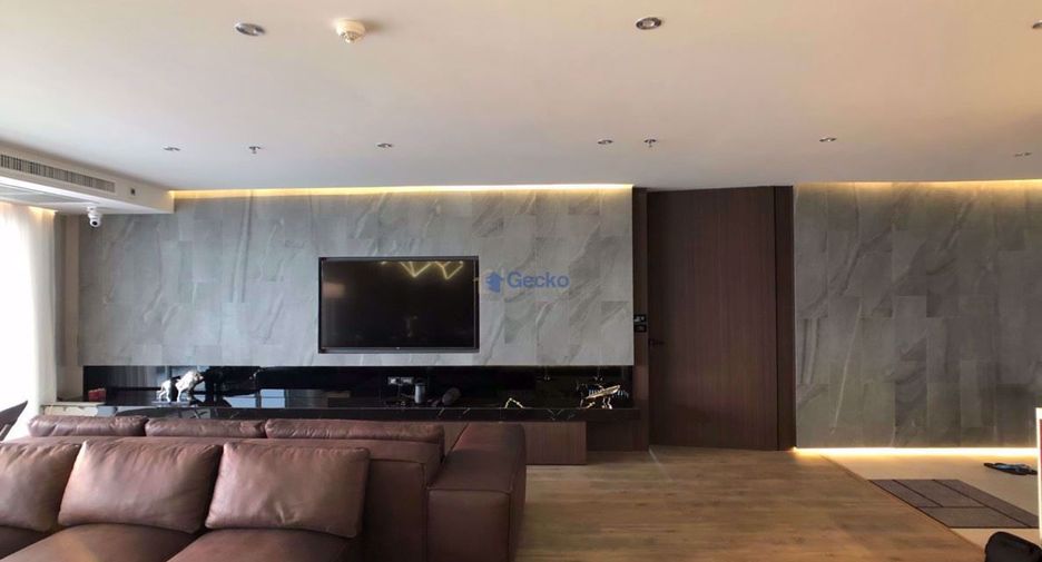 For rent 3 bedrooms condo 