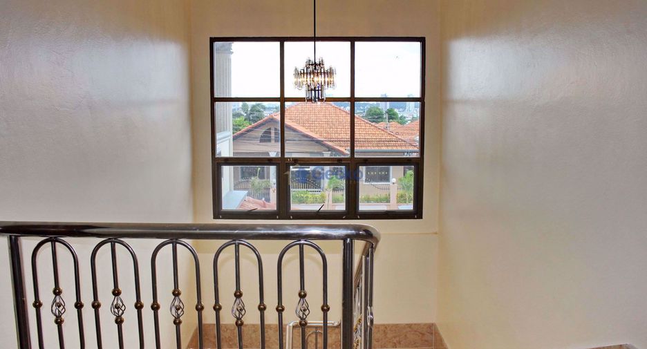 Casa en alquiler de 4 habitaciones en East Pattaya, Pattaya