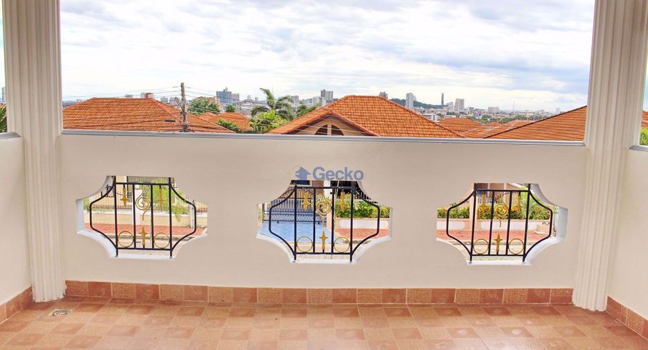 Casa en alquiler de 4 habitaciones en East Pattaya, Pattaya