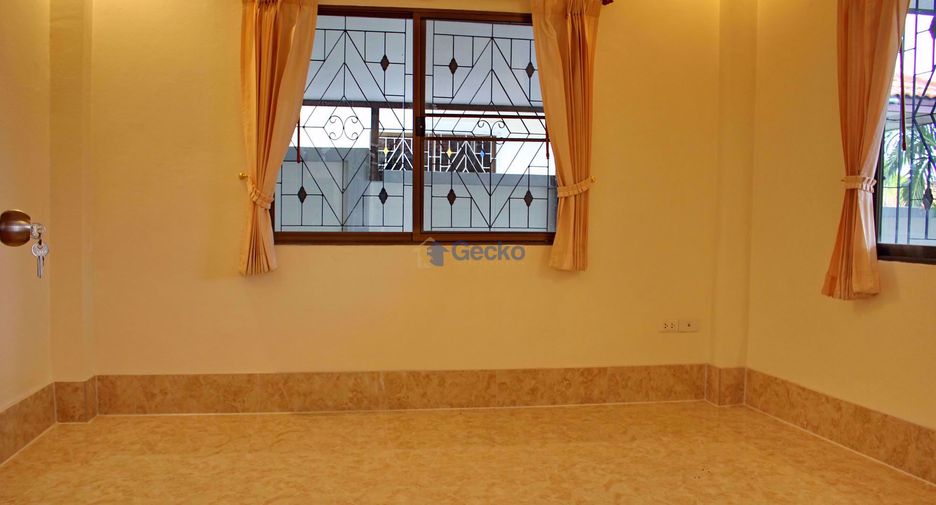 Casa en alquiler de 4 habitaciones en East Pattaya, Pattaya
