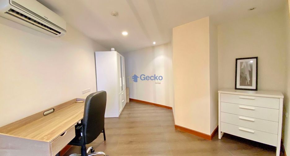 For rent 2 bedrooms condo in North Pattaya, Pattaya