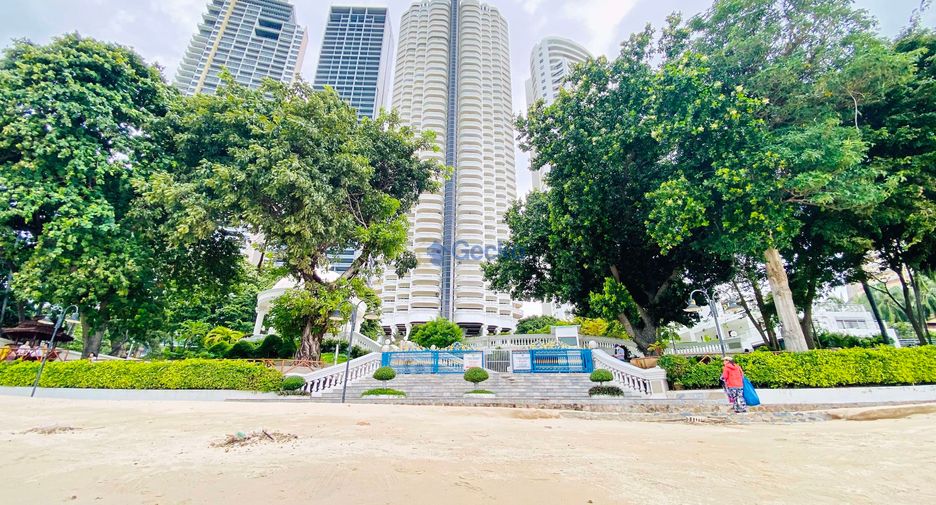 For rent 2 bedrooms condo in North Pattaya, Pattaya