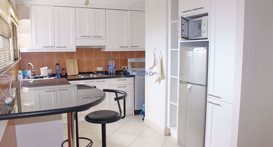 For rent 2 bedrooms condo in Pratumnak, Pattaya
