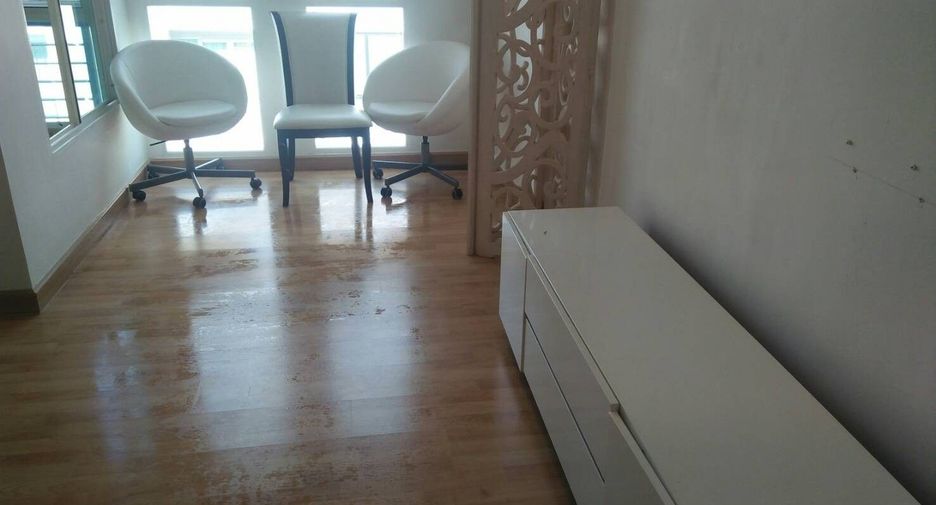 For sale 3 bedrooms townhouse in Wang Thonglang, Bangkok