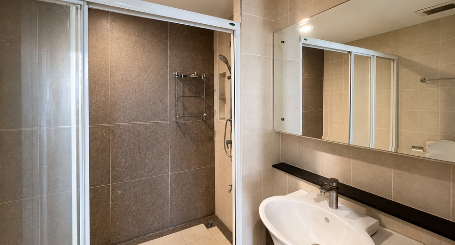 For sale 3 bedrooms townhouse in Wang Thonglang, Bangkok