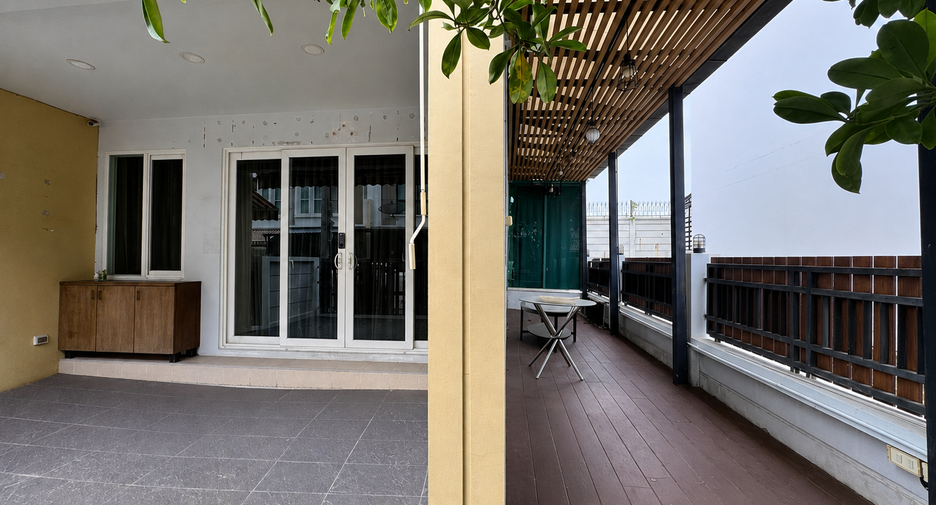 For sale 3 bedrooms townhouse in Wang Thonglang, Bangkok