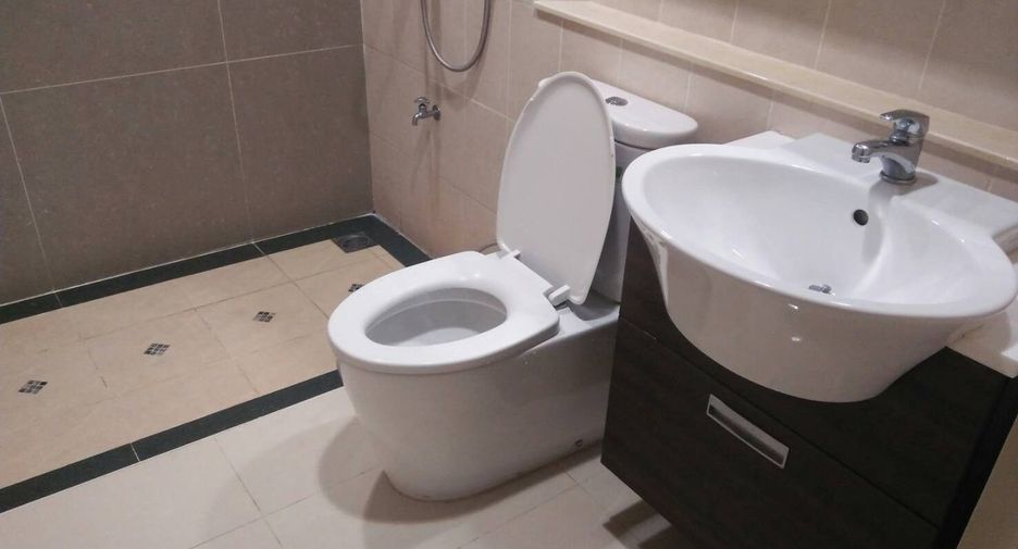 For sale 3 bedrooms townhouse in Wang Thonglang, Bangkok