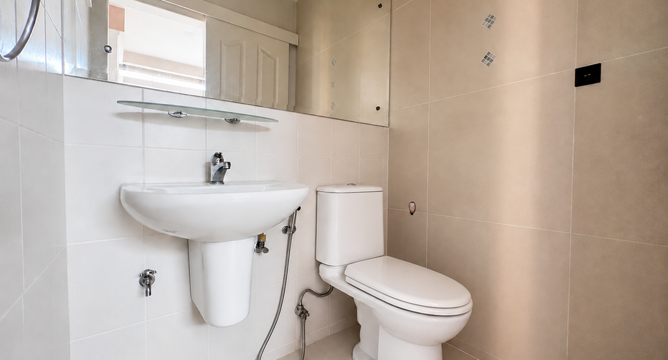 For sale 3 bedrooms townhouse in Wang Thonglang, Bangkok