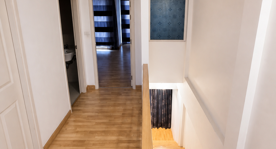 For sale 3 bedrooms townhouse in Wang Thonglang, Bangkok
