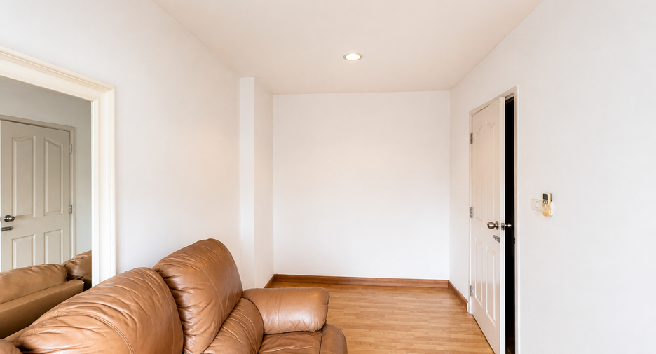 For sale 3 bedrooms townhouse in Wang Thonglang, Bangkok