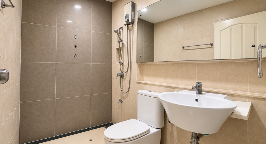For sale 3 bedrooms townhouse in Wang Thonglang, Bangkok