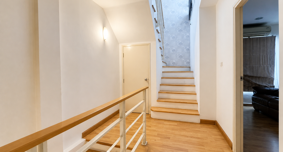 For sale 3 bedrooms townhouse in Wang Thonglang, Bangkok