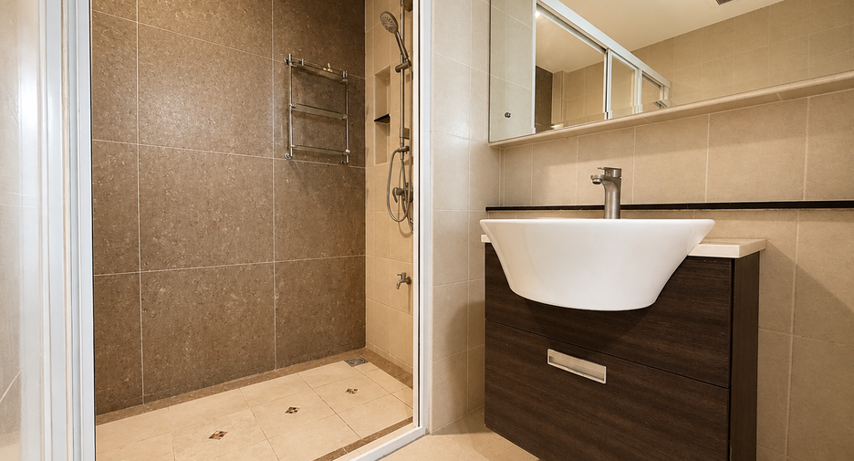For sale 3 bedrooms townhouse in Wang Thonglang, Bangkok