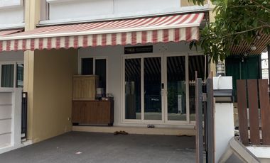 For sale 3 bedrooms townhouse in Wang Thonglang, Bangkok